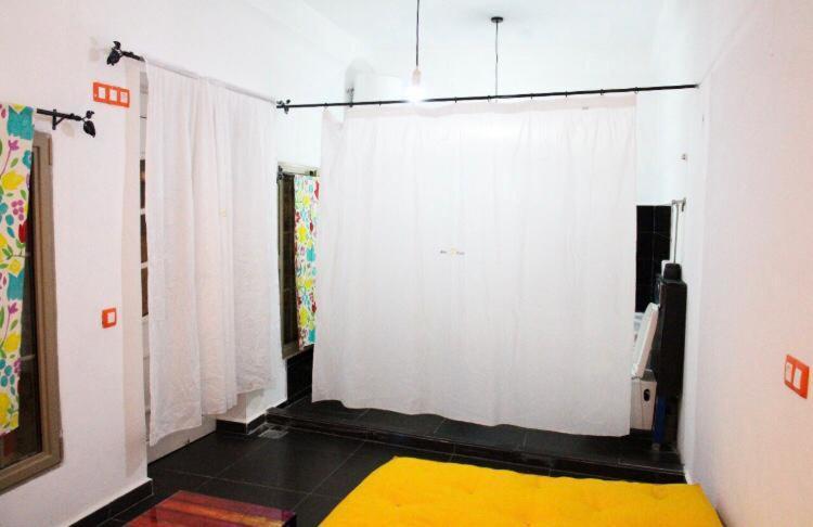 Hostal Valencia - Private Room With Bathroom Чефчауен Екстериор снимка