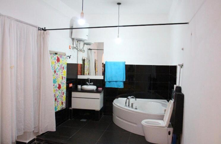 Hostal Valencia - Private Room With Bathroom Чефчауен Екстериор снимка