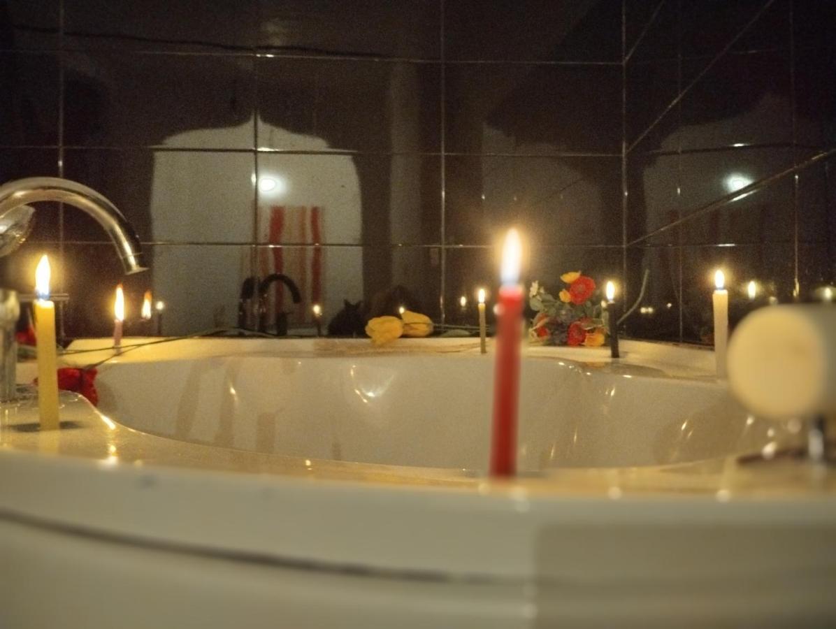 Hostal Valencia - Private Room With Bathroom Чефчауен Екстериор снимка