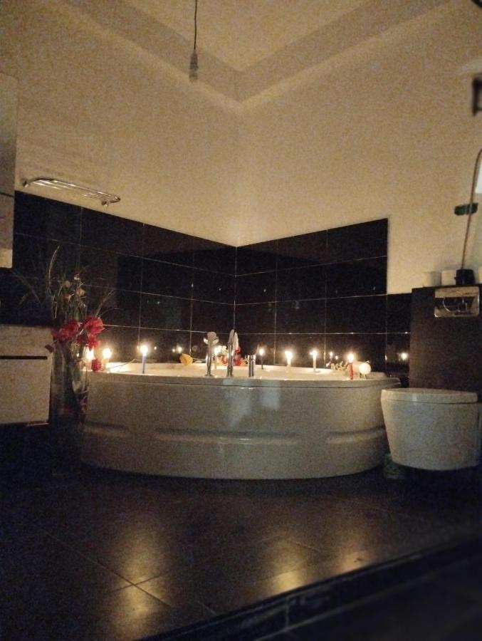 Hostal Valencia - Private Room With Bathroom Чефчауен Екстериор снимка