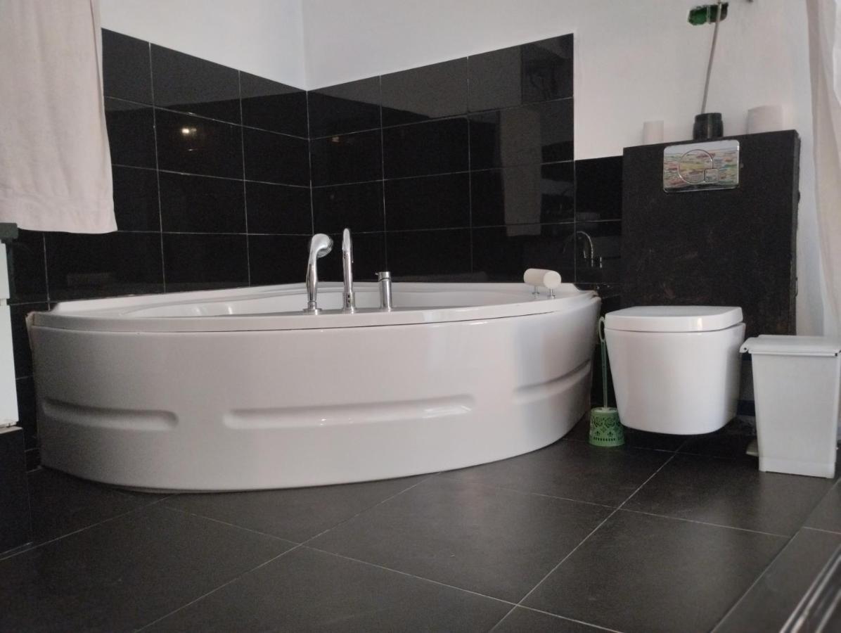 Hostal Valencia - Private Room With Bathroom Чефчауен Екстериор снимка