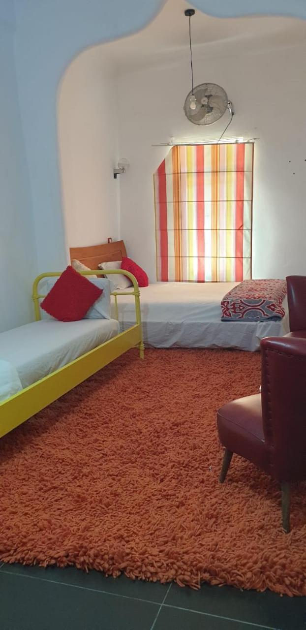 Hostal Valencia - Private Room With Bathroom Чефчауен Екстериор снимка