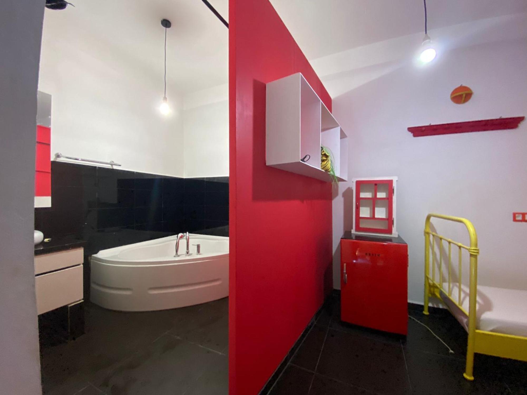 Hostal Valencia - Private Room With Bathroom Чефчауен Екстериор снимка