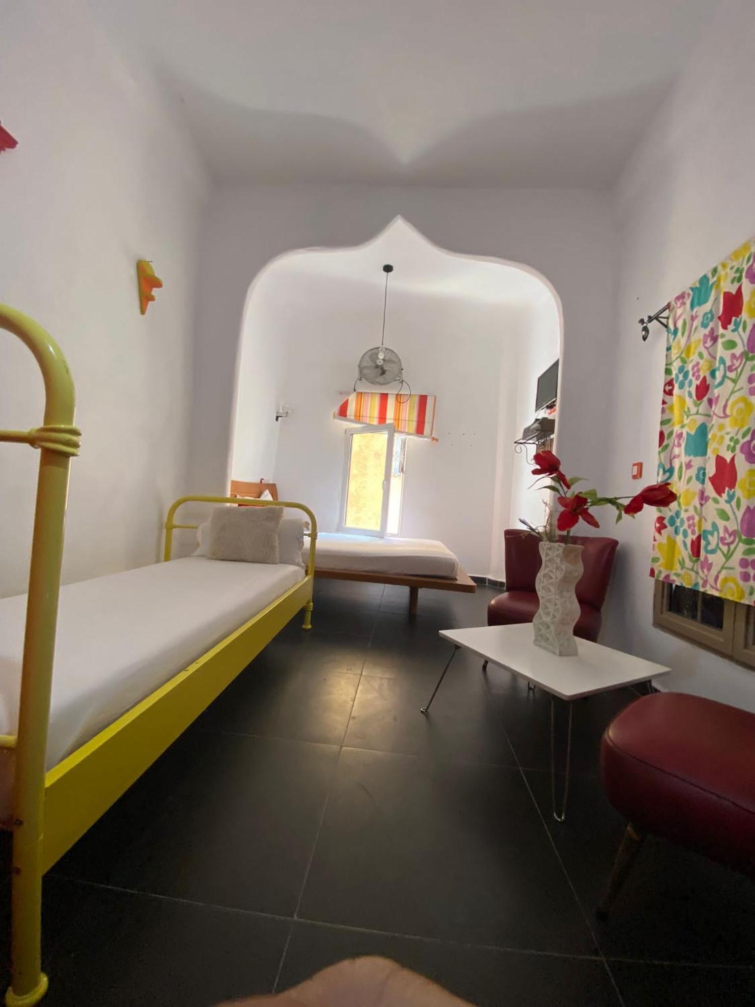 Hostal Valencia - Private Room With Bathroom Чефчауен Екстериор снимка