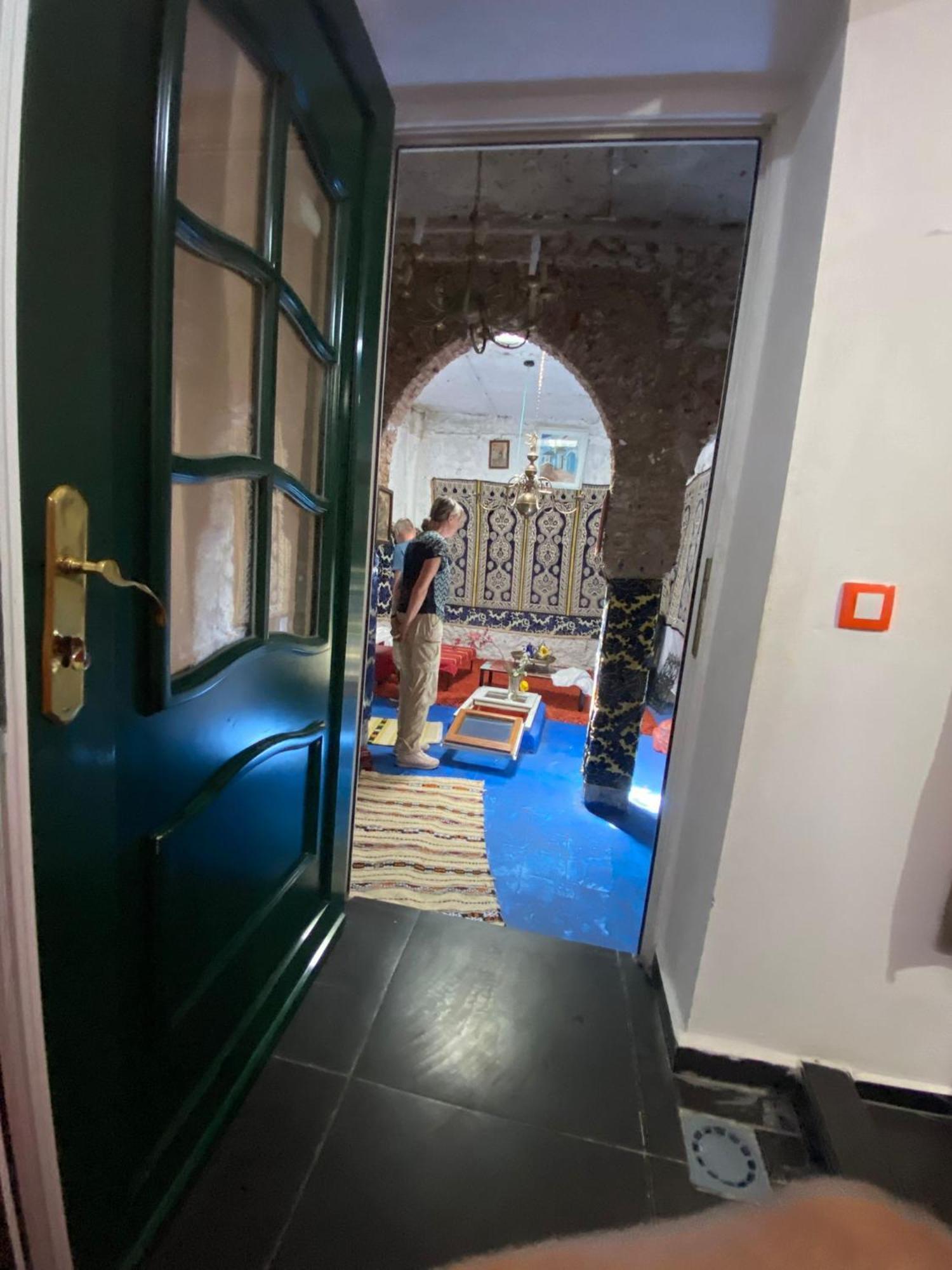Hostal Valencia - Private Room With Bathroom Чефчауен Екстериор снимка