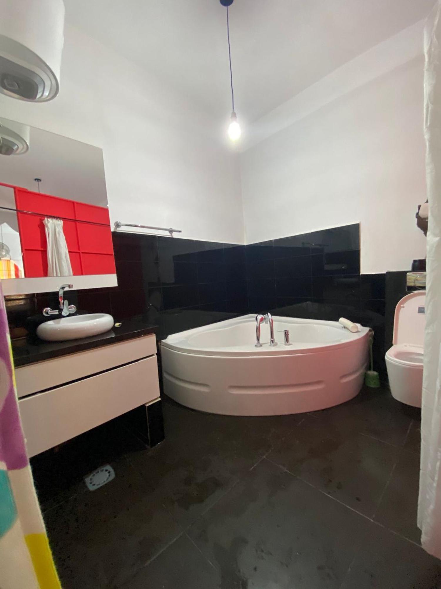 Hostal Valencia - Private Room With Bathroom Чефчауен Екстериор снимка