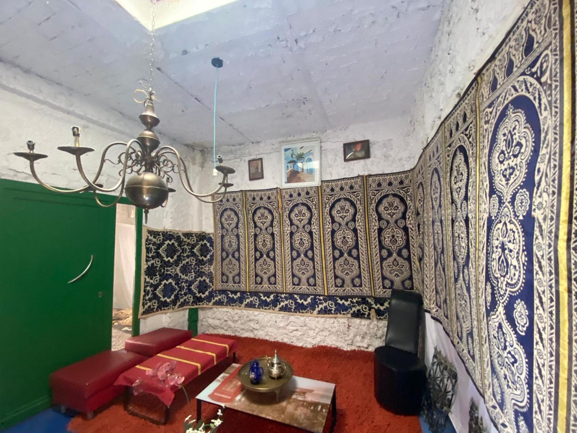 Hostal Valencia - Private Room With Bathroom Чефчауен Екстериор снимка