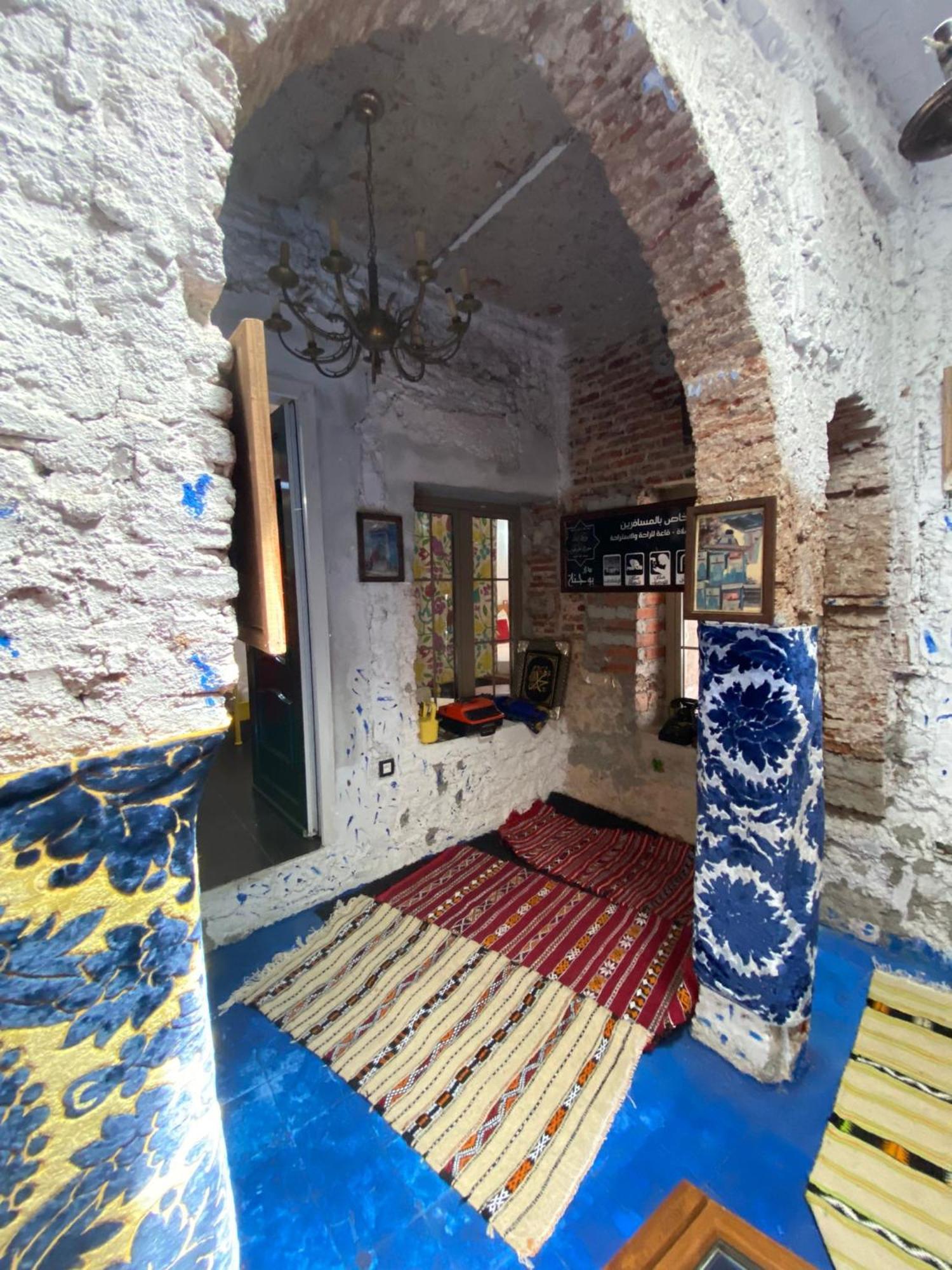 Hostal Valencia - Private Room With Bathroom Чефчауен Екстериор снимка